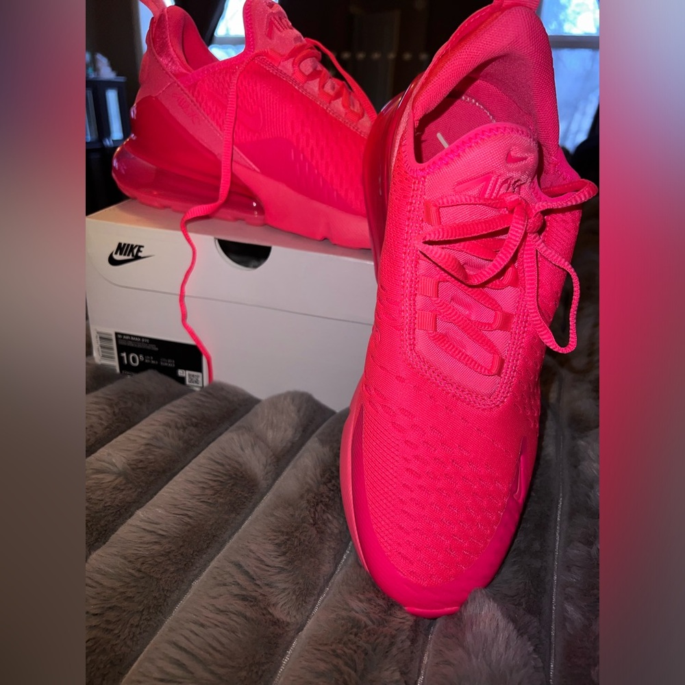 Nike Airmax 270 size 10.5, hot pink